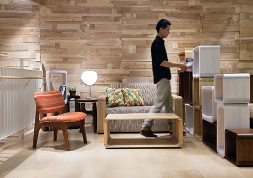 待過廣告公司、做過品牌行銷、也自己開過販售家具用品