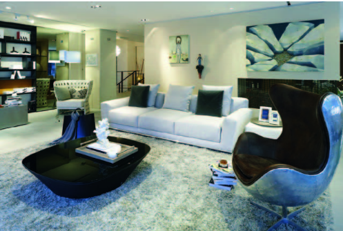 Kartell承襲了義大利時尚設計的敏銳嗅覺，網羅許多世