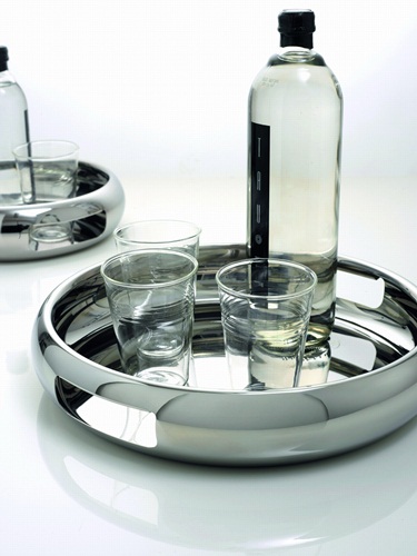 菱格造型加上表面的拋光處理,任意與光影間產生不同效