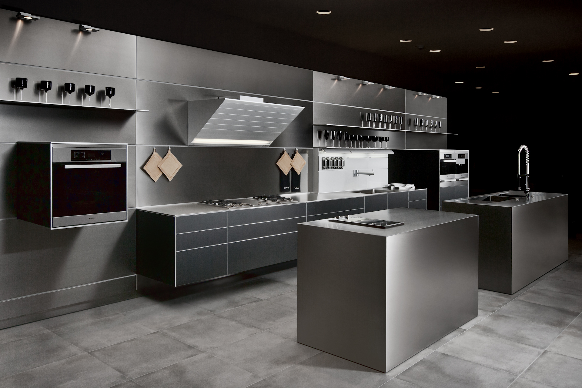 亞洲唯一獨家代理德國六大頂級衛廚品牌的「楠弘貿易 