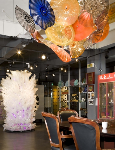 在文建會的文創產業範疇中，包含視覺藝術、音樂與表演