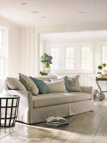 鄉村風的特色不外乎木頭材質的裝潢，或是木質家具，但