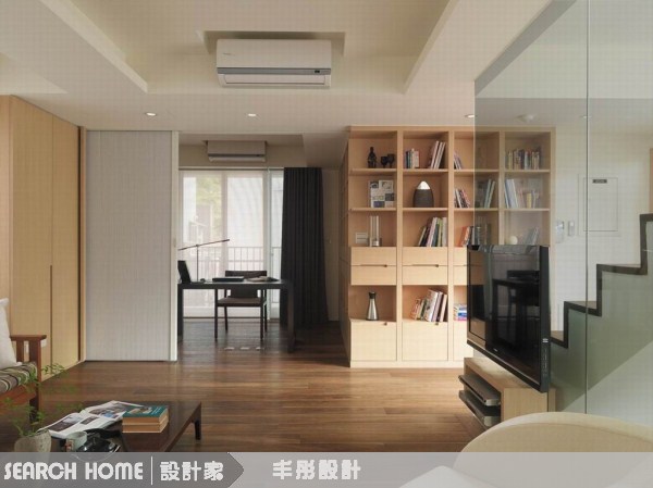 屋主一家都非常喜歡閱讀，且男主人因為愛聽音樂，因此