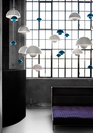 最近聽到有人說,近期某盞吊燈「撞燈」的機率頗高,許