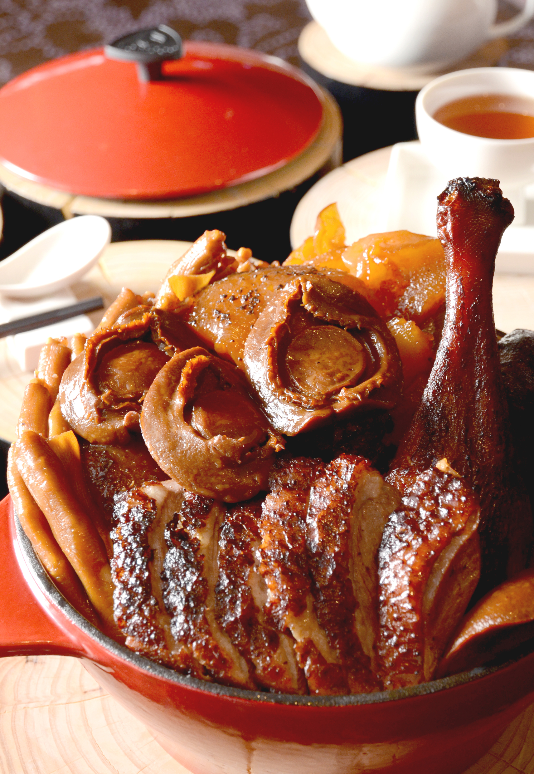 即日起，台北W飯店紫艷中餐廳推出年菜外帶－「紫艷頂