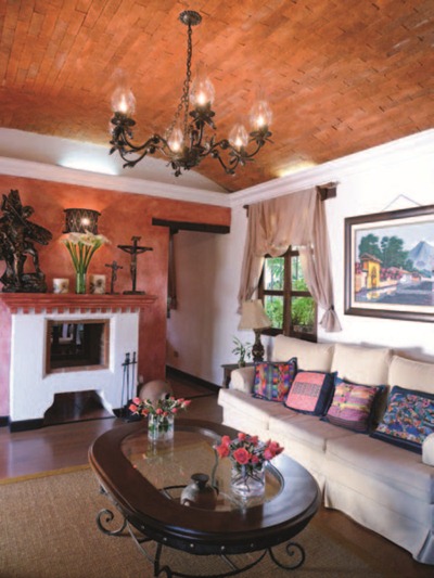 想要做到正統的鄉村風空間,那麼天花板的設計就不可不