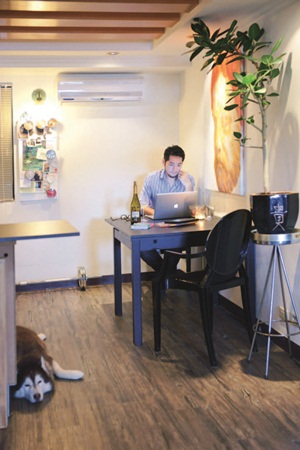 因為一塊阿嬤的花布而享譽世界各地的華人服裝設計師-