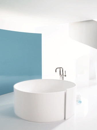 浴缸的款式百百種，但台灣最常見浴缸形式還是固定於牆