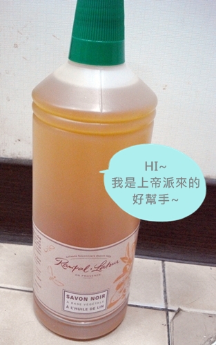 走進廚房，看著越來越髒的烤箱，「唉~」轉頭就走，視