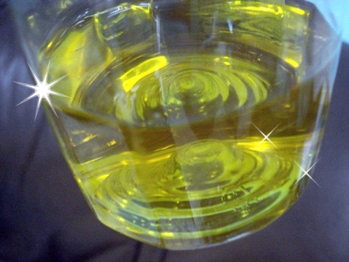 走進廚房，看著越來越髒的烤箱，「唉~」轉頭就走，視