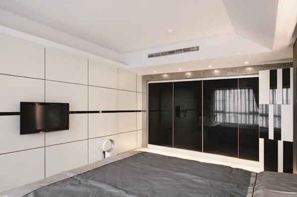 低彩度的材質建構出無壓的生活氛圍。米灰紋的拋光石英