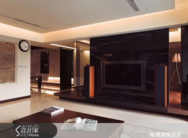 客廳的質感要營造有許多方式，藉由材質、造形甚至於結