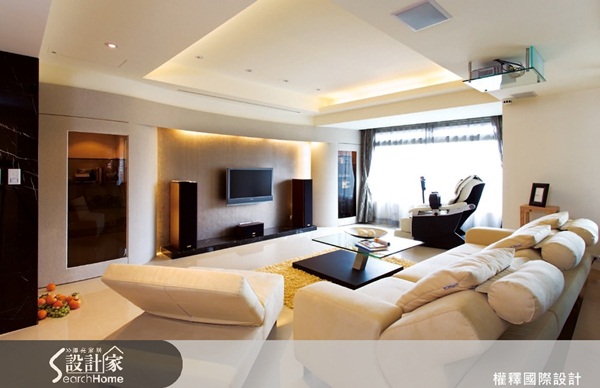 客廳的質感要營造有許多方式，藉由材質、造形甚至於結