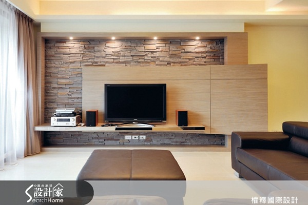 客廳的質感要營造有許多方式，藉由材質、造形甚至於結