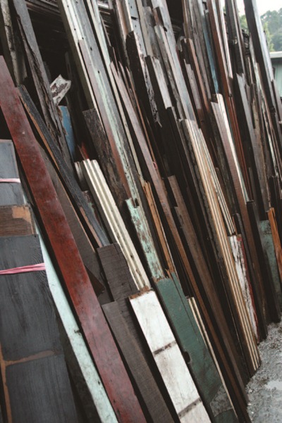 許多人喜歡木材質的觸感溫潤，但考量木素材的價格及維