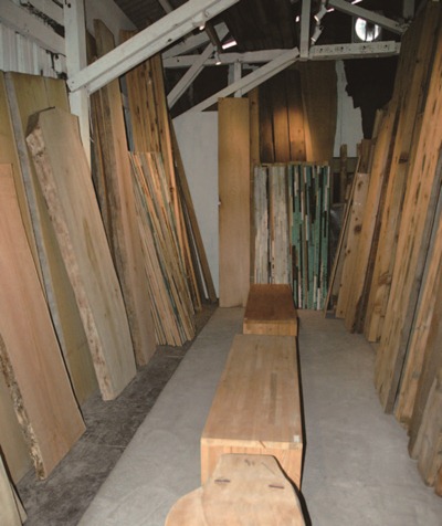 許多人喜歡木材質的觸感溫潤，但考量木素材的價格及維