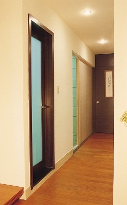 大門、廁所門、客廳沙發擺放位置