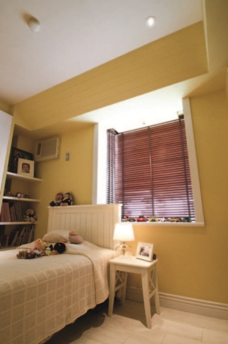 鄉村風格在門與窗戶上都會做設計,門會有門框、拱門造