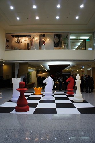 自從看了《哈利波特─神秘的魔法石》中，那場驚心動魄