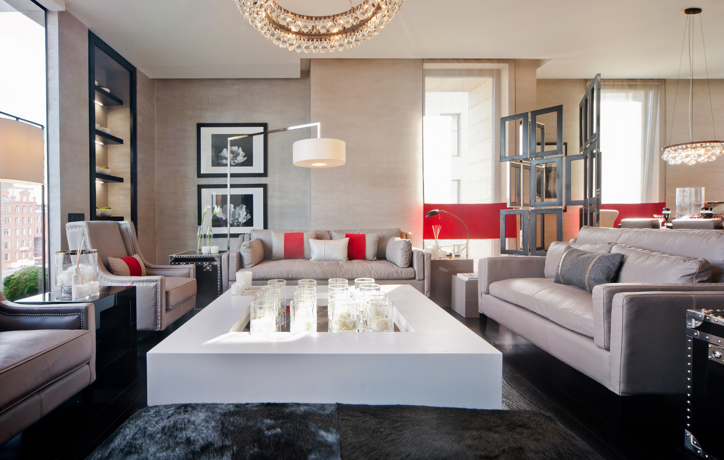 去年轟動一時的英國威廉凱特婚居,由全球的英國傑出設