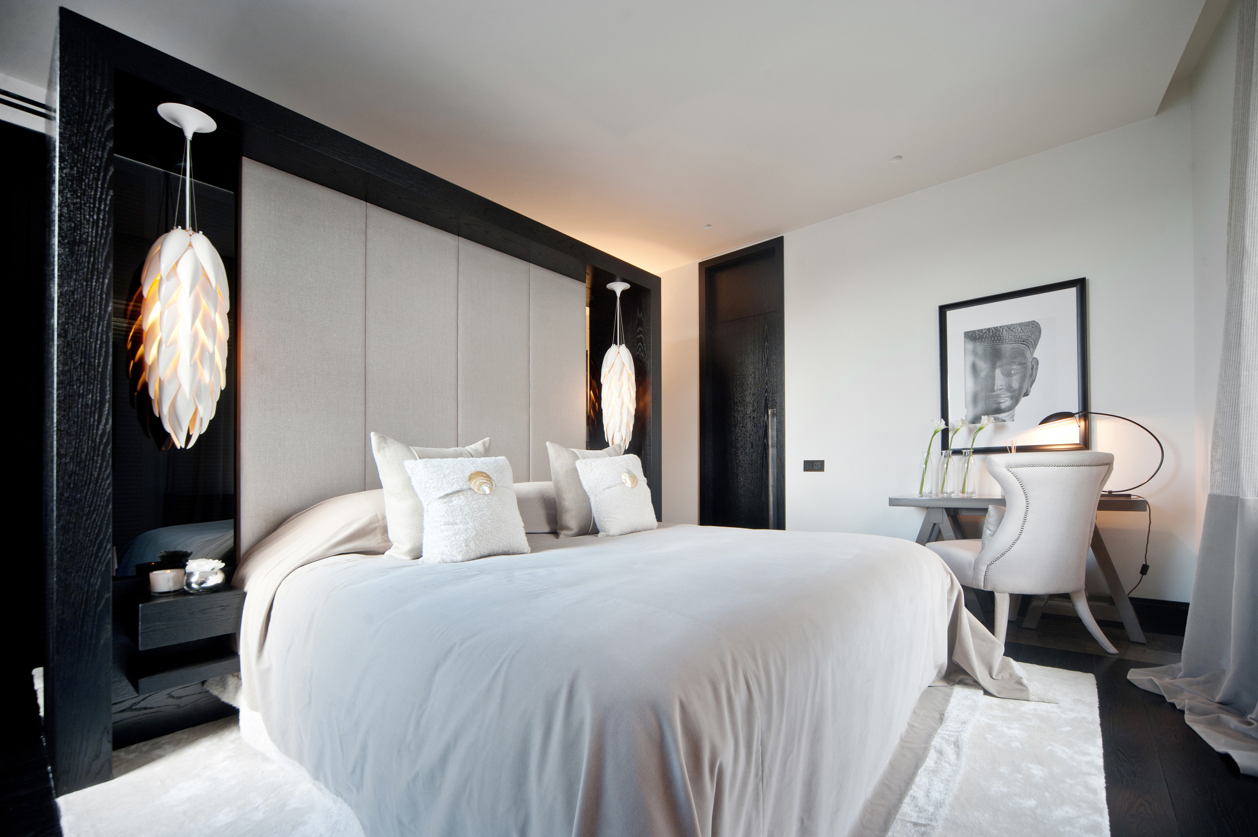 去年轟動一時的英國威廉凱特婚居,由全球的英國傑出設