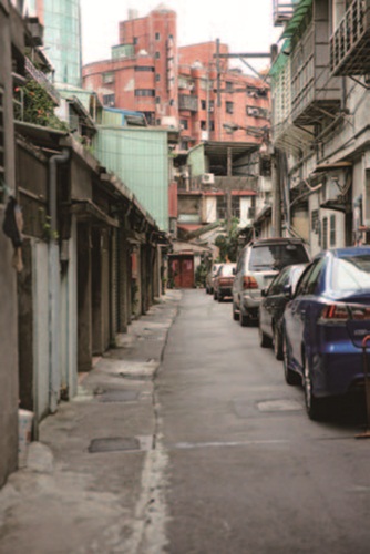 死巷、鏡子、玄關、天橋、樓梯