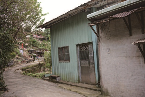 死巷、鏡子、玄關、天橋、樓梯