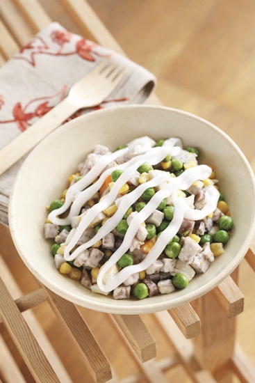 芋頭半個、熟玉米粒3~4大匙、青豆2大匙、水煮蛋1個、