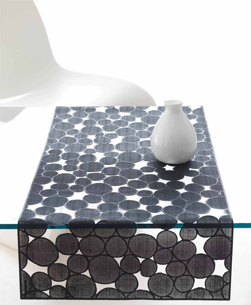 看膩了素白的餐桌？那就用桌旗來做變化吧！不僅能有裝