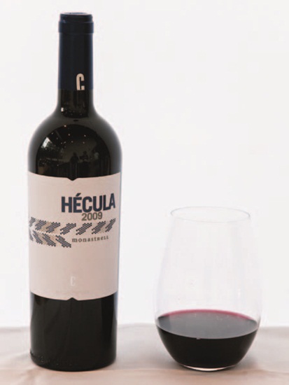 迷人複雜的礦物質、夾雜著白色水果與花朵的香氣,清新有如白蘆筍汁般,或者像白蜜桃粉粉的氣息,口感如新鮮的黃色水果,如水梨、蘋果的香甜,優雅而餘韻綿長。