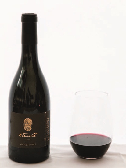 彌漫著成熟的桃子與綠色樹木的味道,有如沐浴後清新氣息,口感有著桶味、以及胖西洋梨,或是土梨子的酸、甜口感,間雜著海味與鹽味,在後韻中蔓延開來。