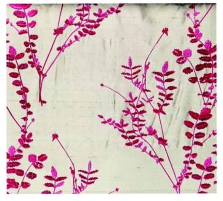 在歐風古典居家中，布藝材質佔了非常重要的角色，從窗