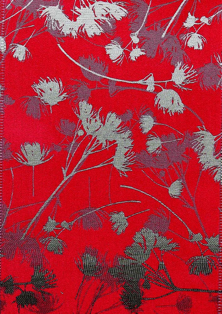 在歐風古典居家中,布藝材質佔了非常重要的角色,從窗