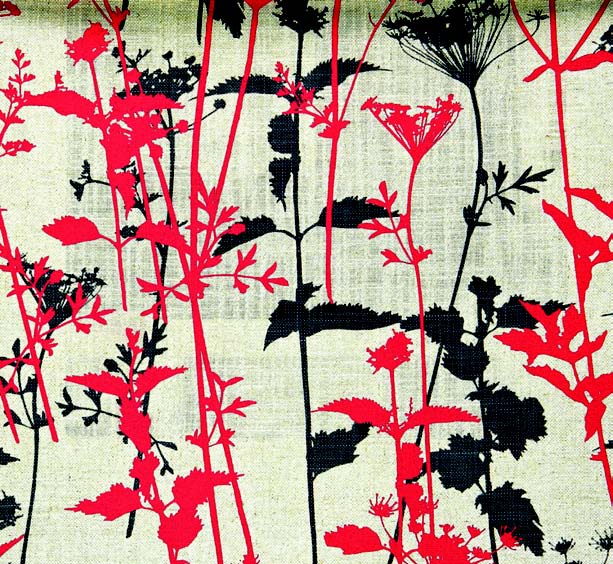 在歐風古典居家中,布藝材質佔了非常重要的角色,從窗