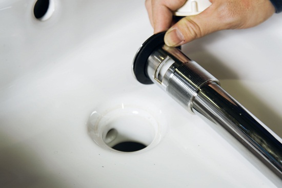 原有的洗臉台落水頭老式阻塞而且開關沒辦法密合及正常