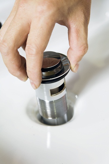 原有的洗臉台落水頭老式阻塞而且開關沒辦法密合及正常