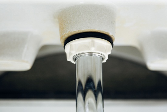 原有的洗臉台落水頭老式阻塞而且開關沒辦法密合及正常