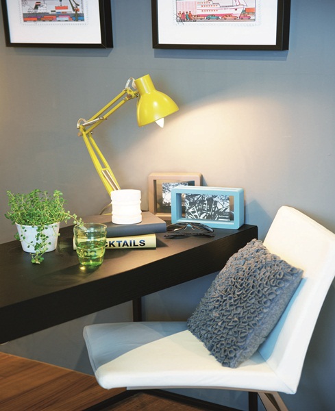 北歐多功能壁桌燈。線條簡單,色彩多元搶眼,兼具美觀