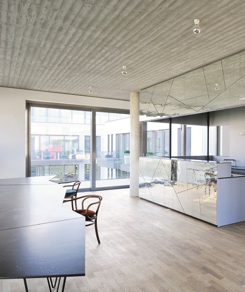 開放式廚房、鏡面、未來感、不規則設計、德國設計