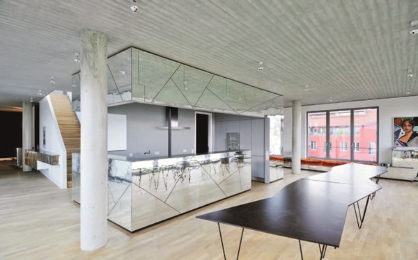 開放式廚房、鏡面、未來感、不規則設計、德國設計