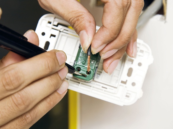 換日光燈管看似簡單，還是很多人都不會，甚至有時日光