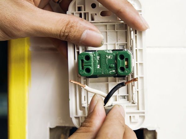 換日光燈管看似簡單，還是很多人都不會，甚至有時日光