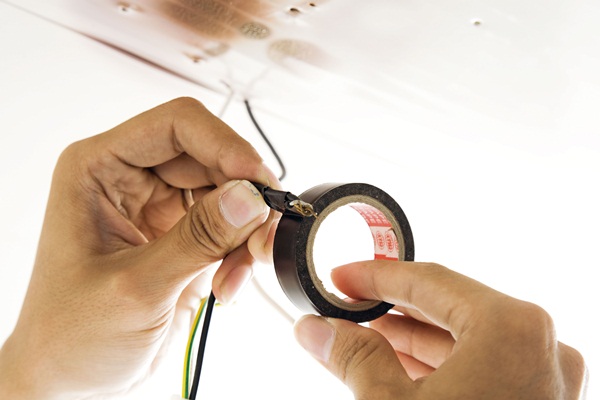 換日光燈管看似簡單，還是很多人都不會，甚至有時日光