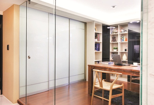 安裝連動式拉門是項學問,裝置時,除了需要足夠面寬,