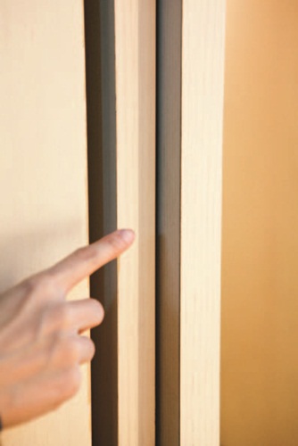 安裝連動式拉門是項學問，裝置時，除了需要足夠面寬，