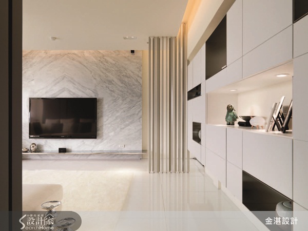 買下二手屋的屋主卻發現，原始格局與裝修風格都不符合