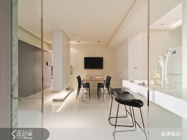 買下二手屋的屋主卻發現，原始格局與裝修風格都不符合