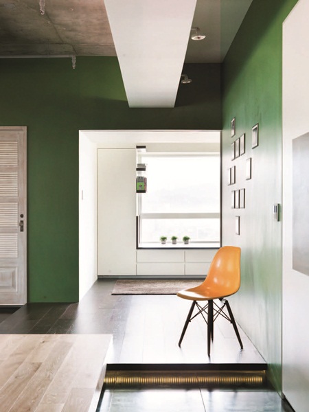 為了解放空間，以開放式中島作為設計主軸，在主要公共