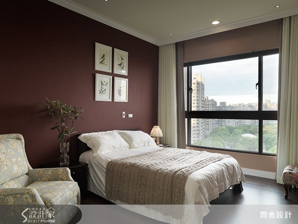 溫馨中又不失細節感的美式古典居家深得不少人的喜愛,這類居家空間除了會運用大量木材質,也常運用百搭的白色作為空間主色,但這不代表美式古典風格或美式休閒居家只能採用白色,不妨在不同空間區域採用不同顏色主題,不但讓居家空間變得活潑豐富,還能增加空間的層次感!