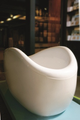 乍聽到「軟質浴缸」這一名詞時，確實讓人感到丈二金剛